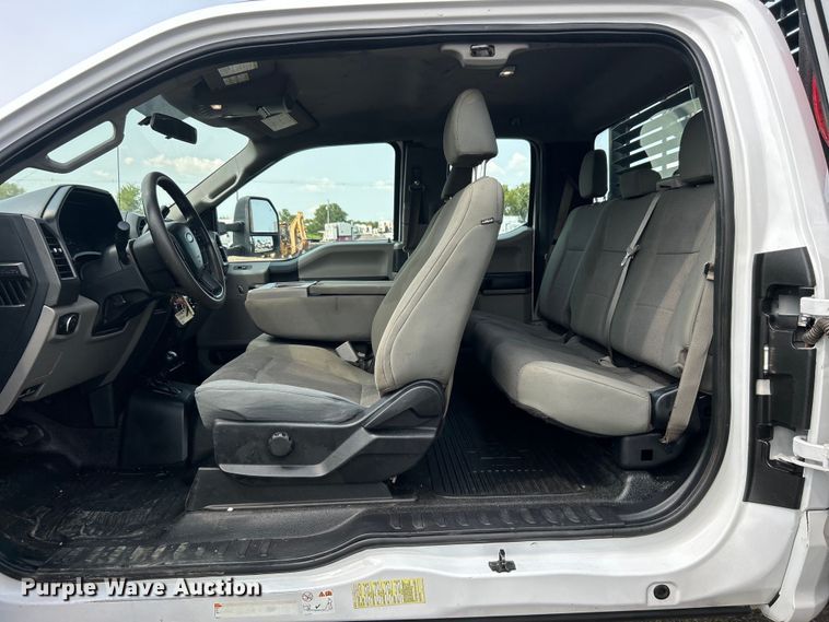 image for item EG0883 2017 Ford F450 Super Duty SuperCab utility / service truck