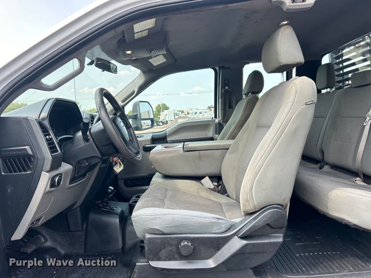 image for item EG0883 2017 Ford F450 Super Duty SuperCab utility / service truck