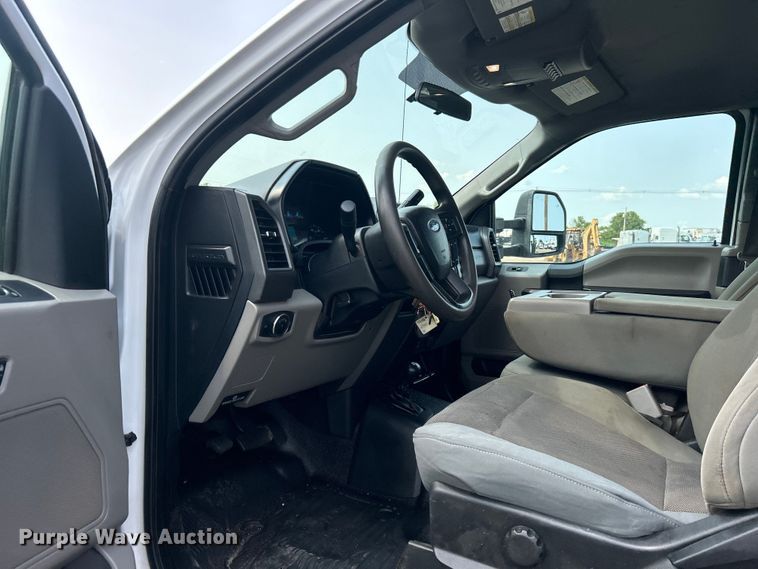 image for item EG0883 2017 Ford F450 Super Duty SuperCab utility / service truck