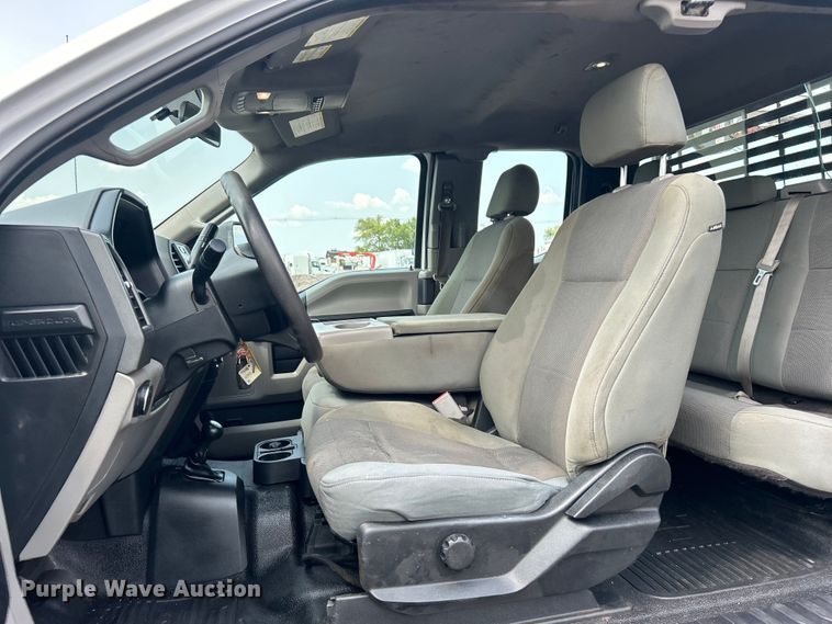 image for item EG0883 2017 Ford F450 Super Duty SuperCab utility / service truck