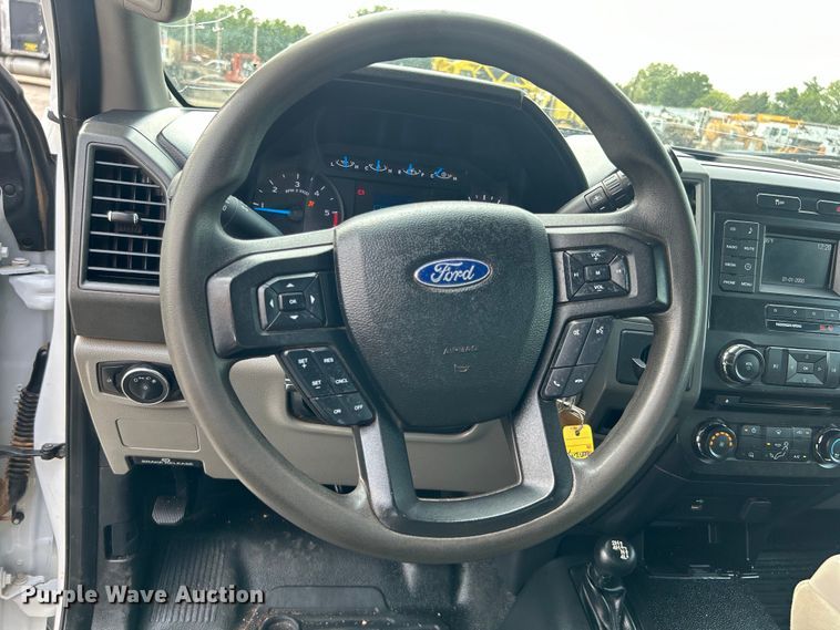 image for item EG0883 2017 Ford F450 Super Duty SuperCab utility / service truck