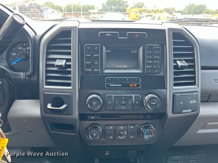 image for item EG0883 2017 Ford F450 Super Duty SuperCab utility / service truck