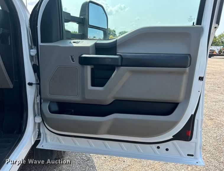 image for item EG0883 2017 Ford F450 Super Duty SuperCab utility / service truck