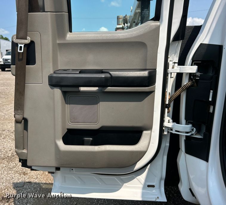 image for item EG0883 2017 Ford F450 Super Duty SuperCab utility / service truck