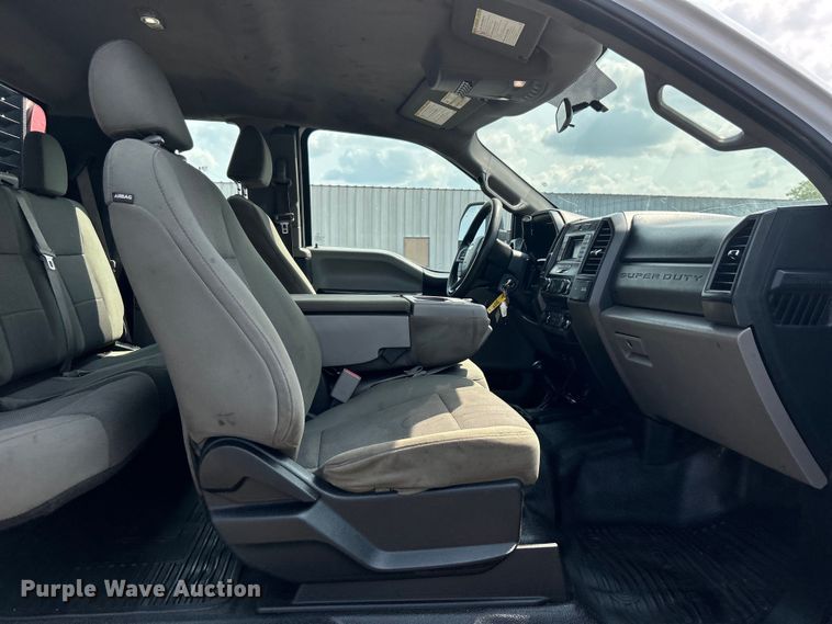 image for item EG0883 2017 Ford F450 Super Duty SuperCab utility / service truck