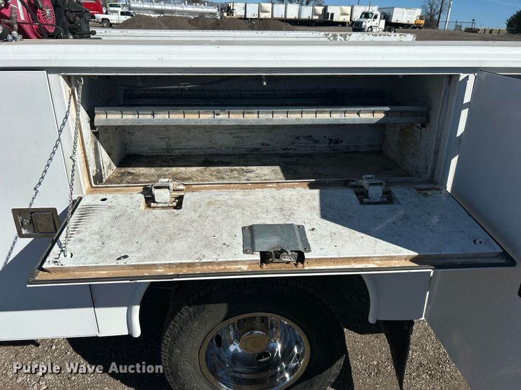 image for item EG1232 2017 Ford F350 Super Duty SuperCab utility bed pickup truck