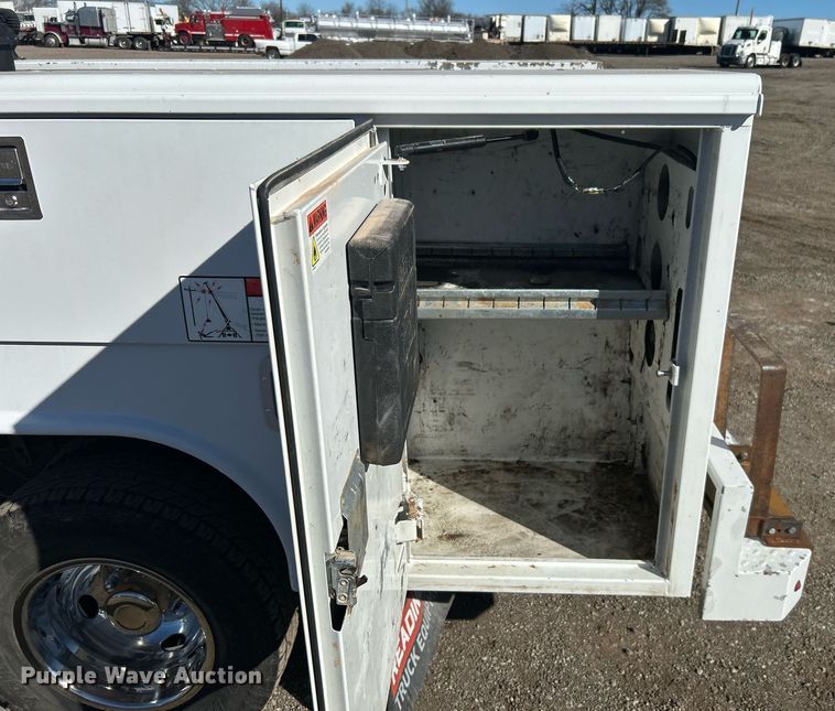 image for item EG1232 2017 Ford F350 Super Duty SuperCab utility bed pickup truck