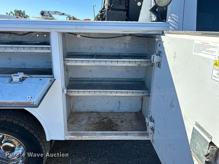 image for item EG1232 2017 Ford F350 Super Duty SuperCab utility bed pickup truck