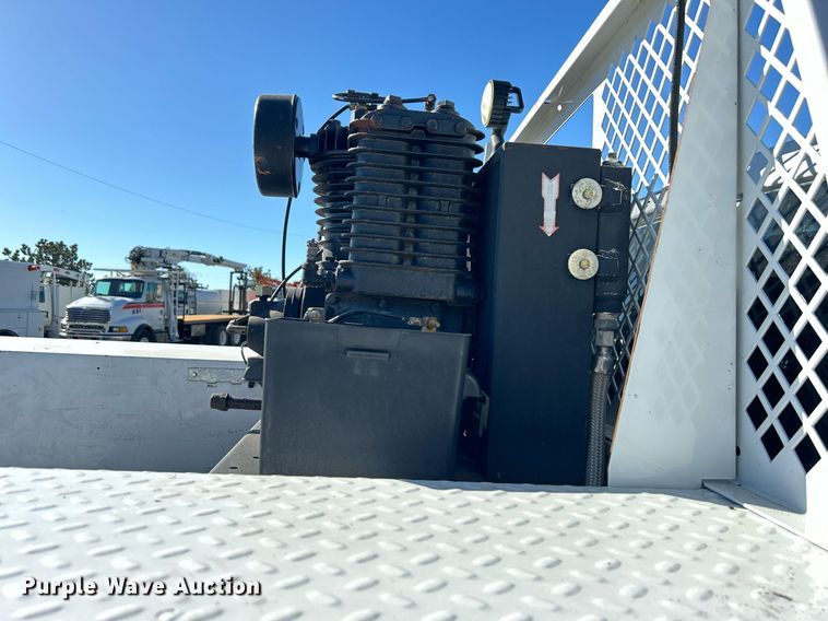 image for item EG1232 2017 Ford F350 Super Duty SuperCab utility bed pickup truck