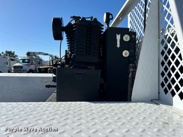 image for item EG1232 2017 Ford F350 Super Duty SuperCab utility bed pickup truck