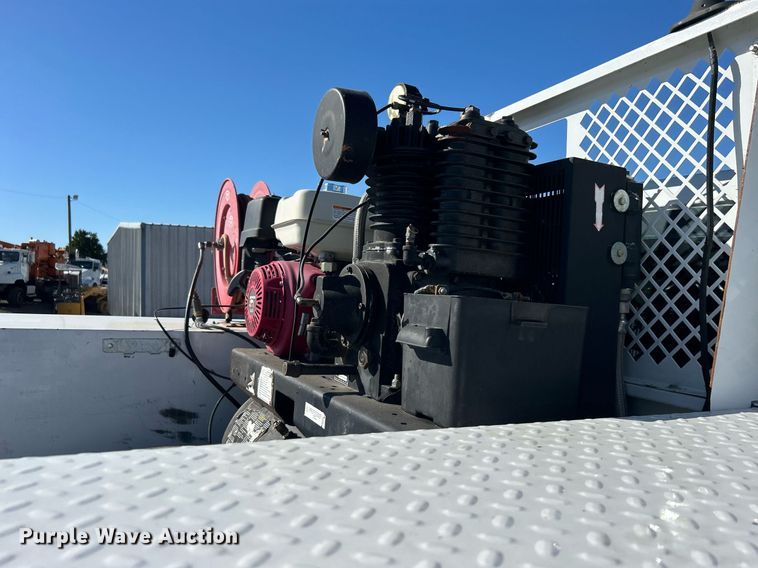 image for item EG1232 2017 Ford F350 Super Duty SuperCab utility bed pickup truck