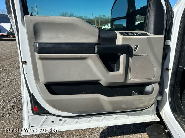 image for item EG1232 2017 Ford F350 Super Duty SuperCab utility bed pickup truck