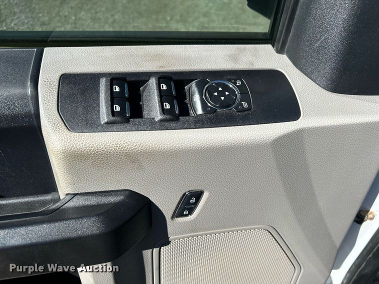 image for item EG1232 2017 Ford F350 Super Duty SuperCab utility bed pickup truck