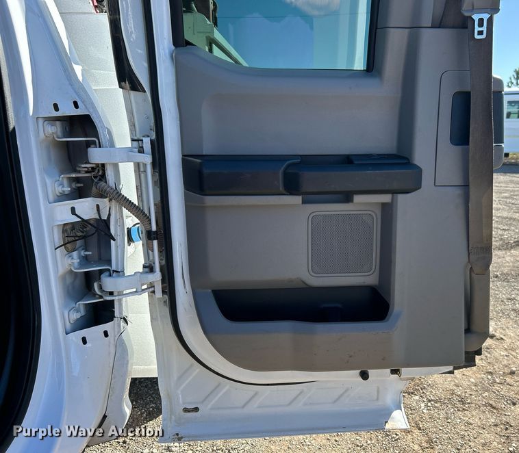 image for item EG1232 2017 Ford F350 Super Duty SuperCab utility bed pickup truck