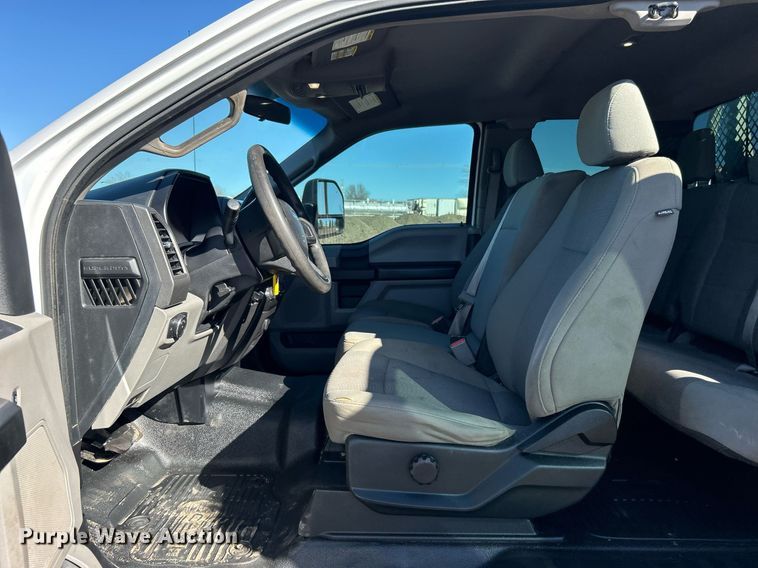 image for item EG1232 2017 Ford F350 Super Duty SuperCab utility bed pickup truck