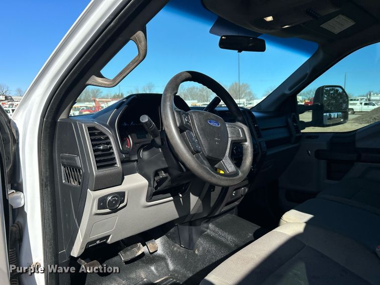 image for item EG1232 2017 Ford F350 Super Duty SuperCab utility bed pickup truck