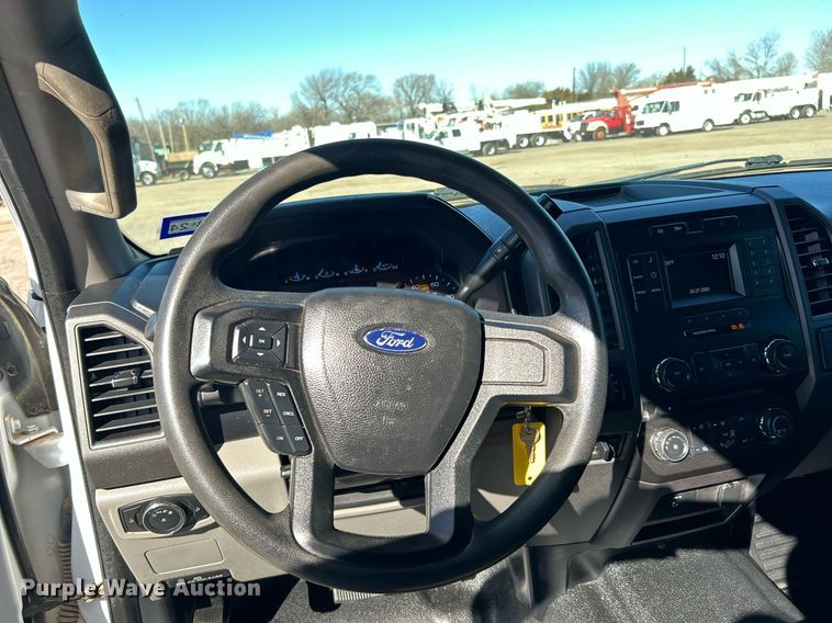 image for item EG1232 2017 Ford F350 Super Duty SuperCab utility bed pickup truck