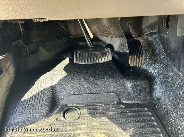 image for item EG1232 2017 Ford F350 Super Duty SuperCab utility bed pickup truck