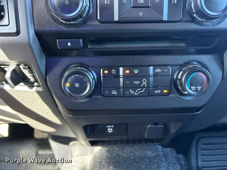 image for item EG1232 2017 Ford F350 Super Duty SuperCab utility bed pickup truck