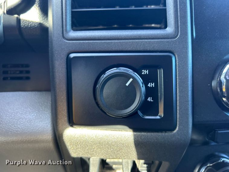 image for item EG1232 2017 Ford F350 Super Duty SuperCab utility bed pickup truck