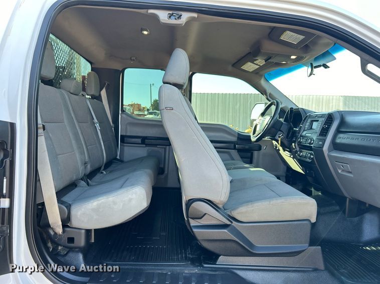 image for item EG1232 2017 Ford F350 Super Duty SuperCab utility bed pickup truck