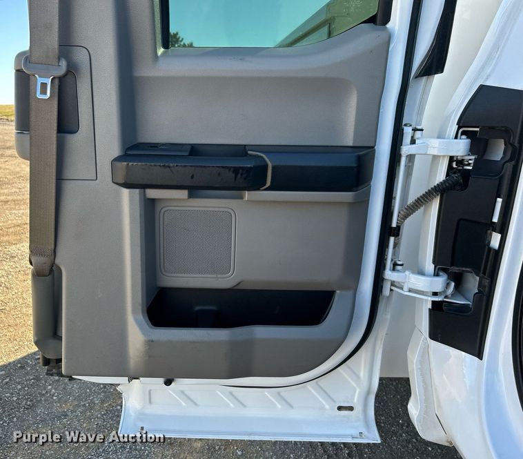 image for item EG1232 2017 Ford F350 Super Duty SuperCab utility bed pickup truck