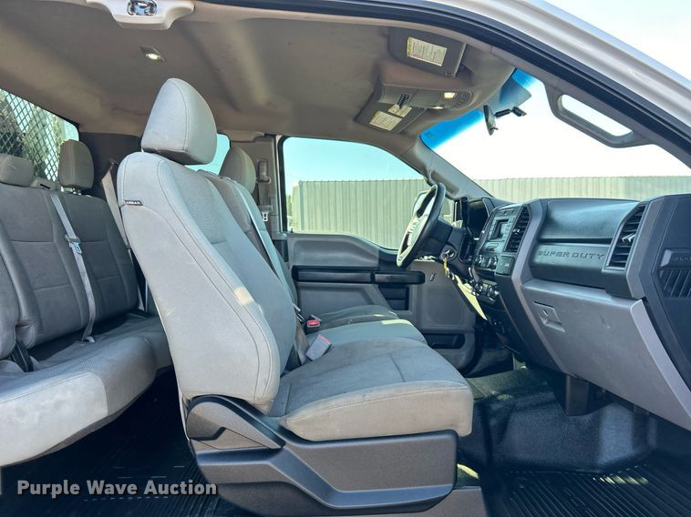 image for item EG1232 2017 Ford F350 Super Duty SuperCab utility bed pickup truck