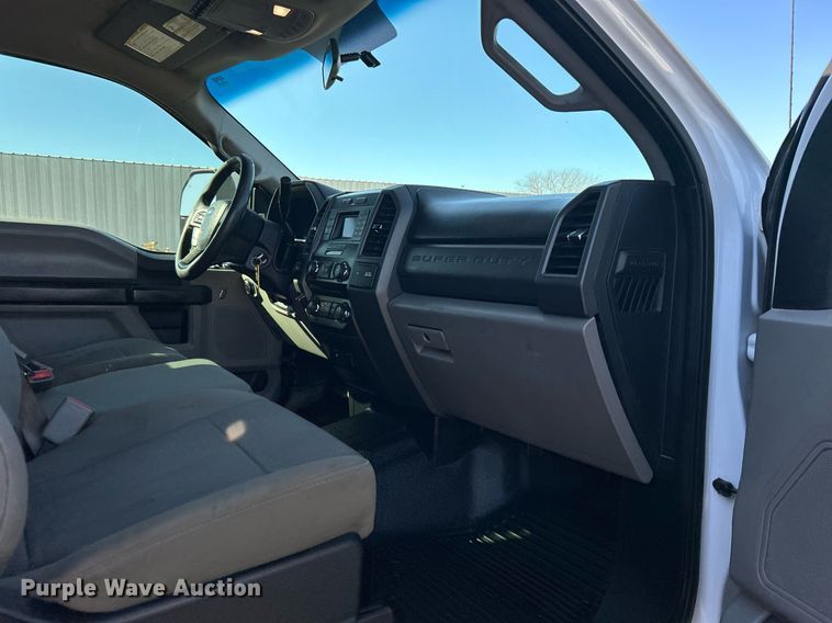 image for item EG1232 2017 Ford F350 Super Duty SuperCab utility bed pickup truck