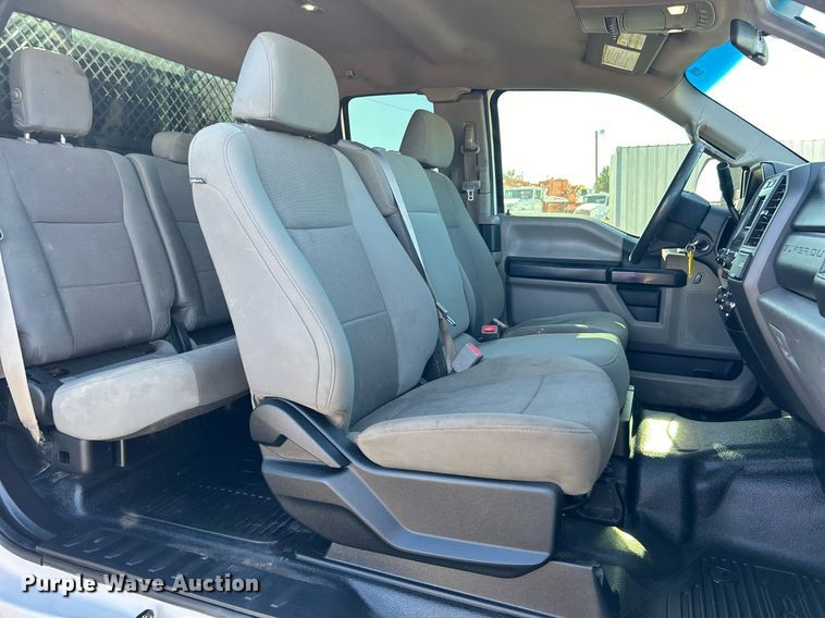 image for item EG1232 2017 Ford F350 Super Duty SuperCab utility bed pickup truck