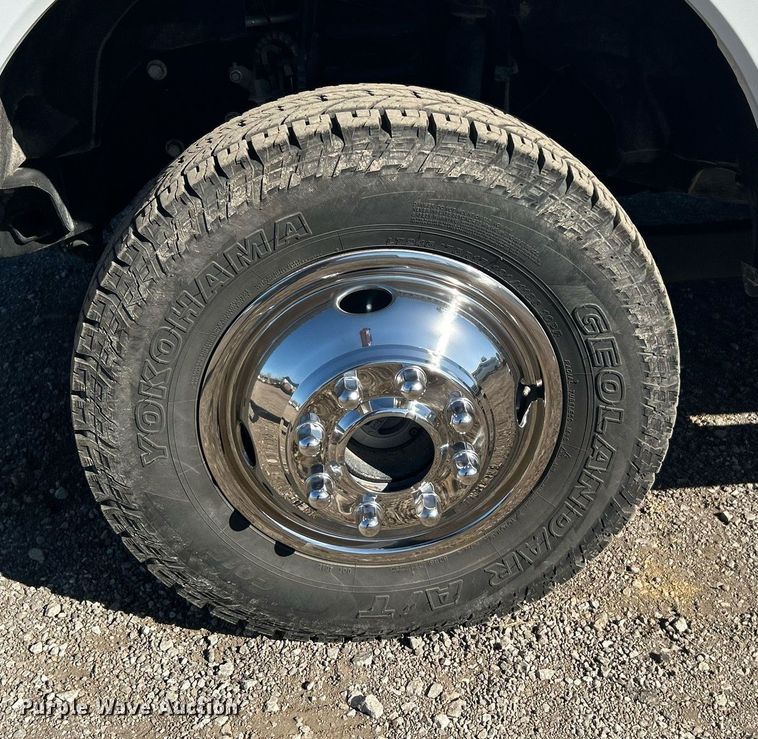 image for item EG1232 2017 Ford F350 Super Duty SuperCab utility bed pickup truck