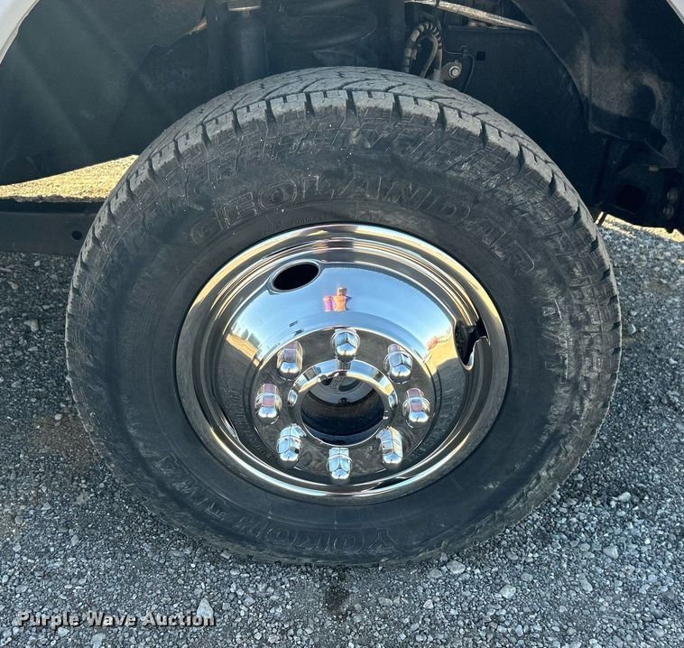 image for item EG1232 2017 Ford F350 Super Duty SuperCab utility bed pickup truck