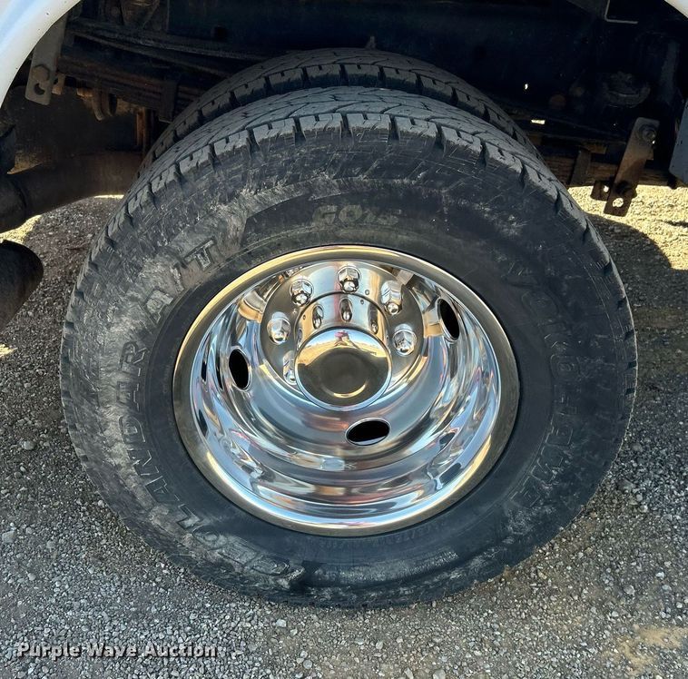 image for item EG1232 2017 Ford F350 Super Duty SuperCab utility bed pickup truck