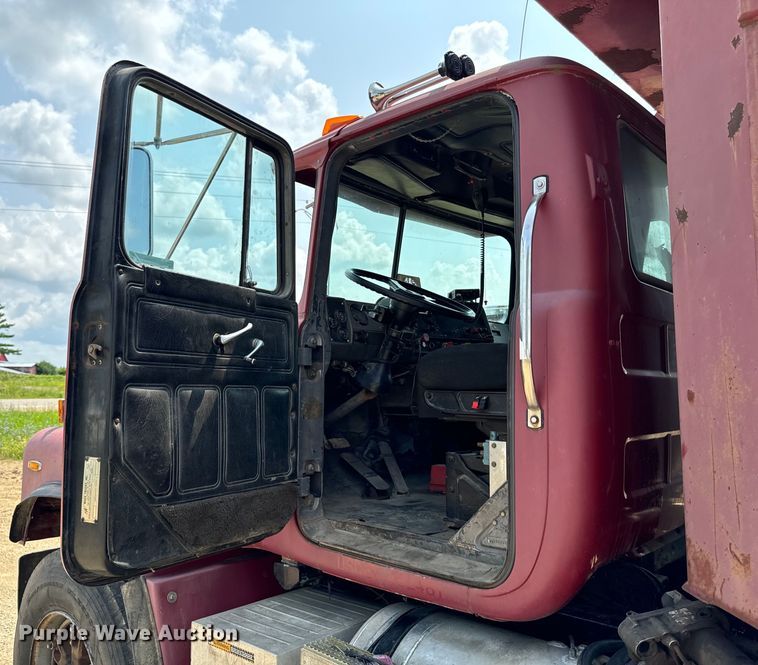 image for item EH4341 1987 Mack RS686LS dump truck