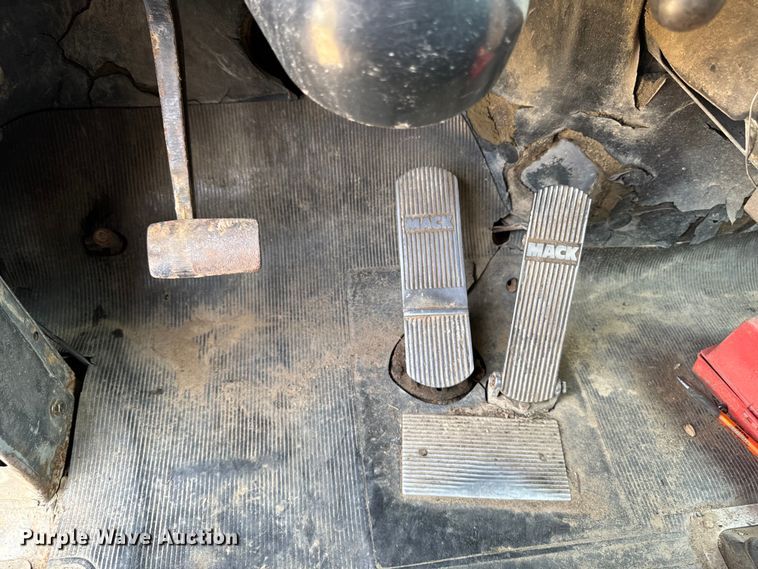 image for item EH4341 1987 Mack RS686LS dump truck