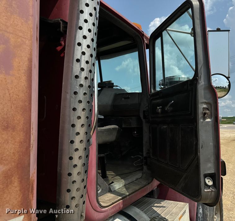 image for item EH4341 1987 Mack RS686LS dump truck