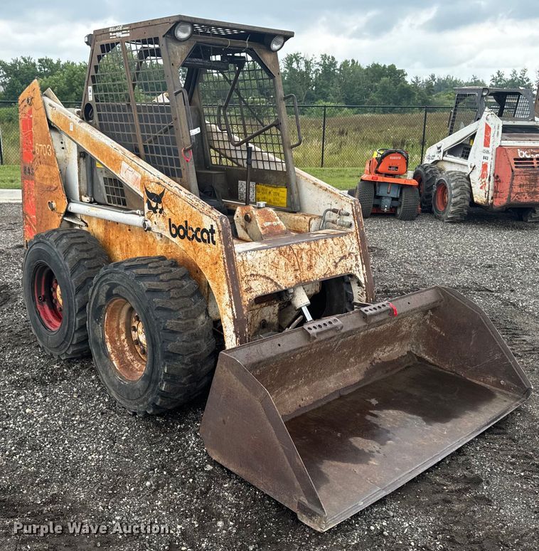 image for item EH4342 1987 Bobcat  843 skid steer loader