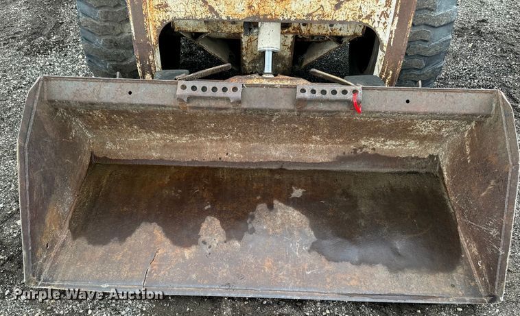 image for item EH4342 1987 Bobcat  843 skid steer loader