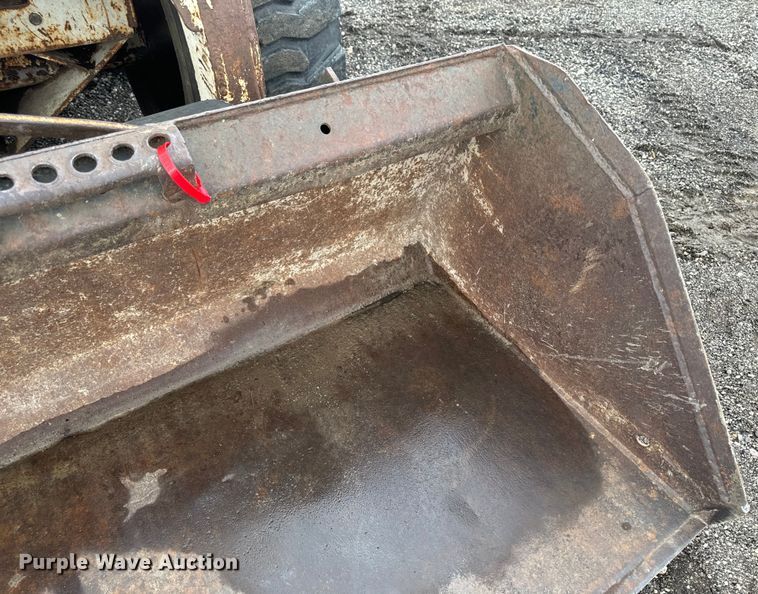 image for item EH4342 1987 Bobcat  843 skid steer loader