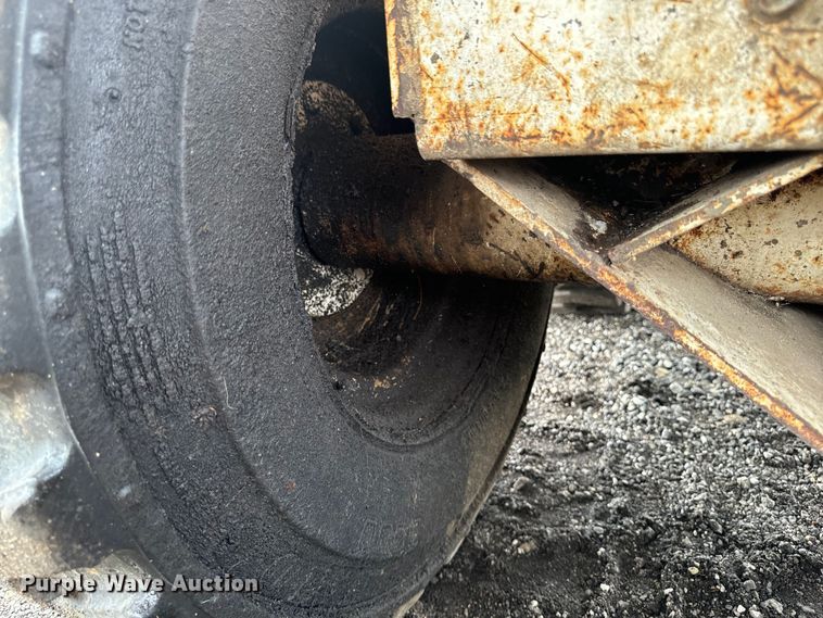 image for item EH4342 1987 Bobcat  843 skid steer loader