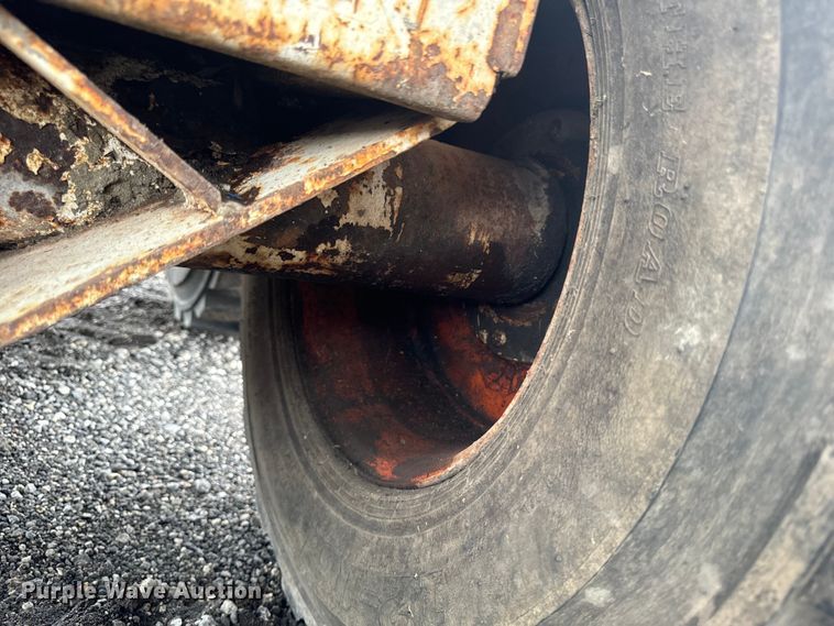 image for item EH4342 1987 Bobcat  843 skid steer loader