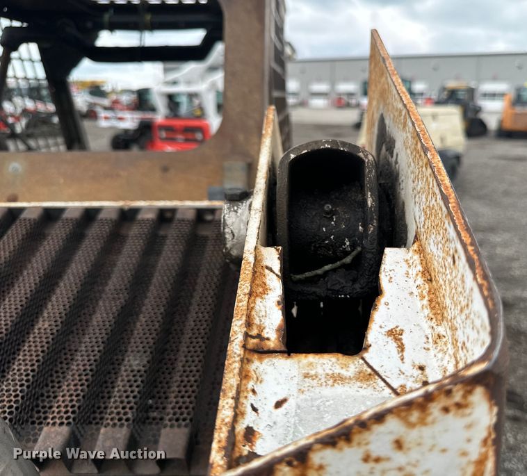 image for item EH4342 1987 Bobcat  843 skid steer loader