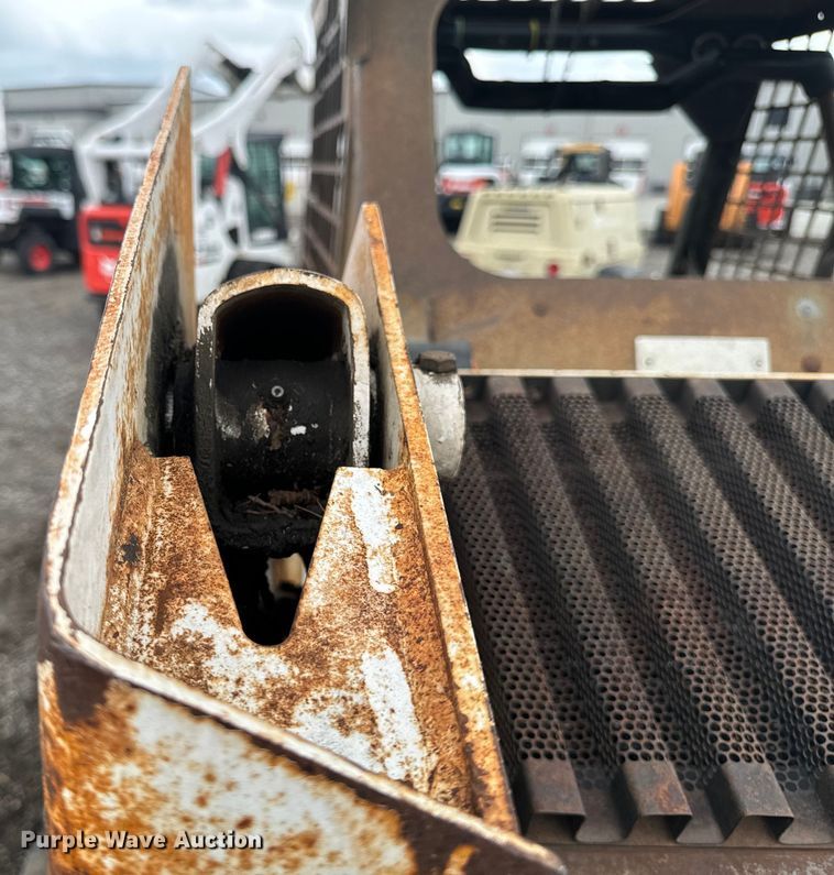 image for item EH4342 1987 Bobcat  843 skid steer loader