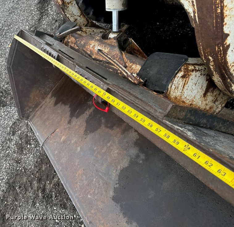 image for item EH4342 1987 Bobcat  843 skid steer loader