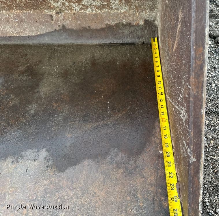 image for item EH4342 1987 Bobcat  843 skid steer loader