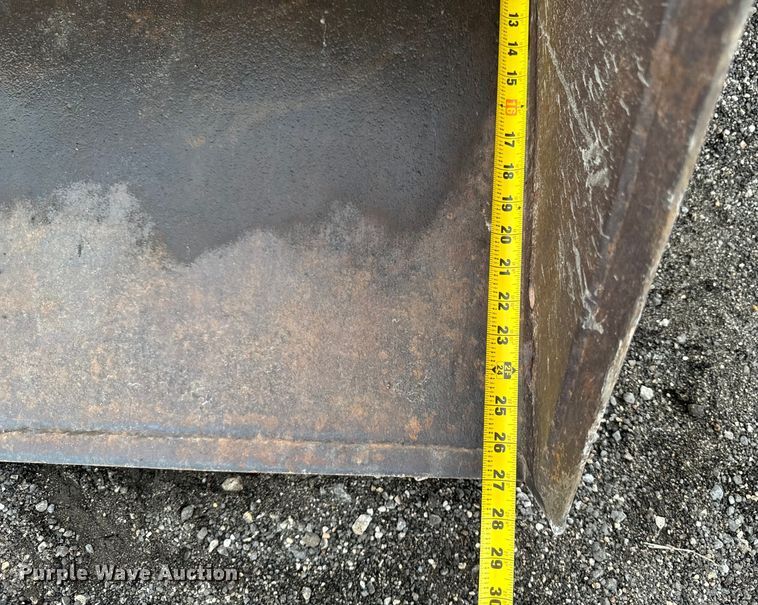 image for item EH4342 1987 Bobcat  843 skid steer loader