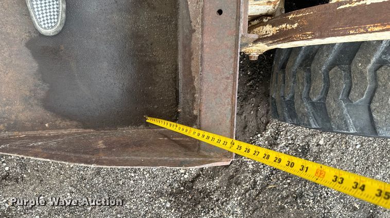 image for item EH4342 1987 Bobcat  843 skid steer loader