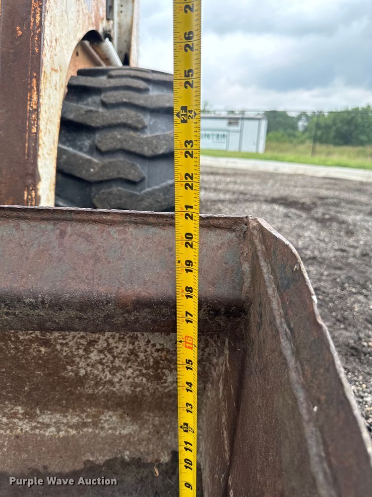 image for item EH4342 1987 Bobcat  843 skid steer loader