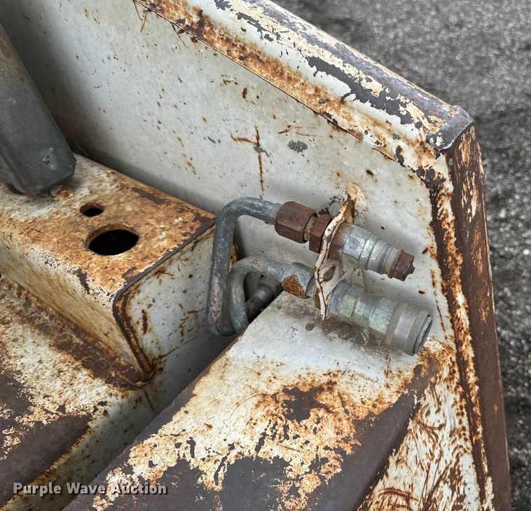 image for item EH4342 1987 Bobcat  843 skid steer loader