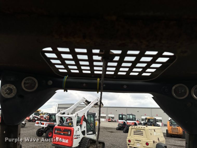 image for item EH4342 1987 Bobcat  843 skid steer loader