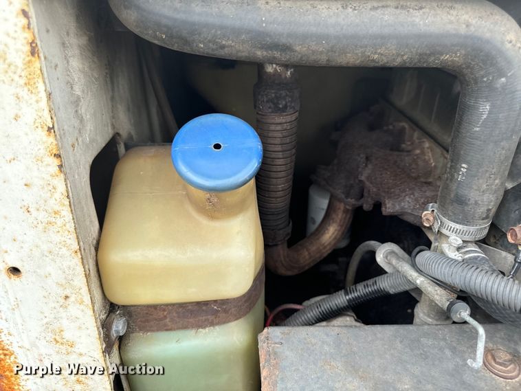 image for item EH4342 1987 Bobcat  843 skid steer loader